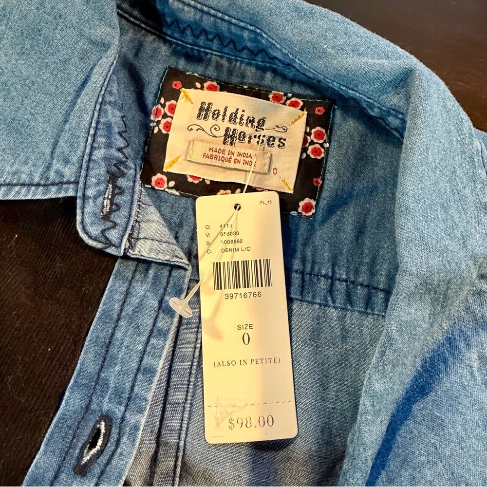 NWT HOLDING HORSES Chambray Denim Button Down Shirt w/ Floral Embroidery Size 0 - Picture 2 of 14